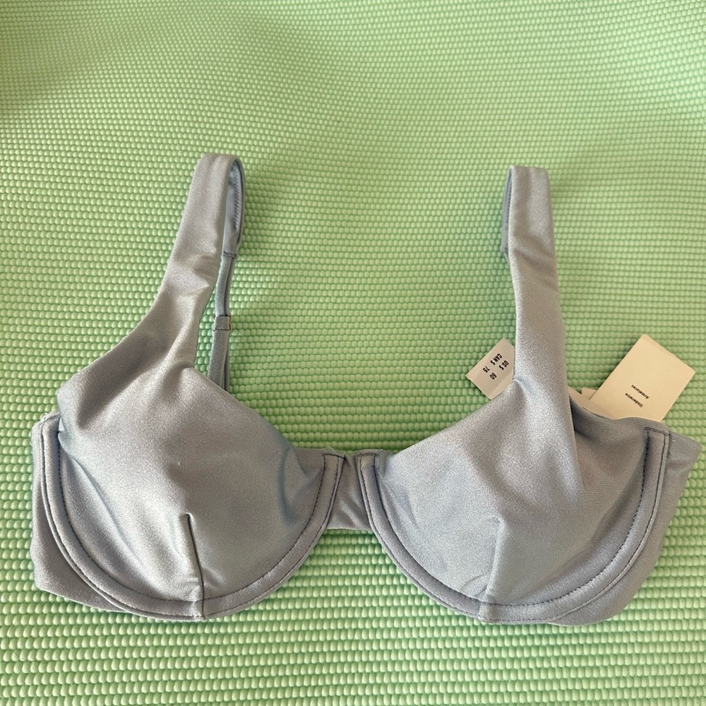 Abercrombie and Fitch Blue Underwire Bikini Top 
Size Small
